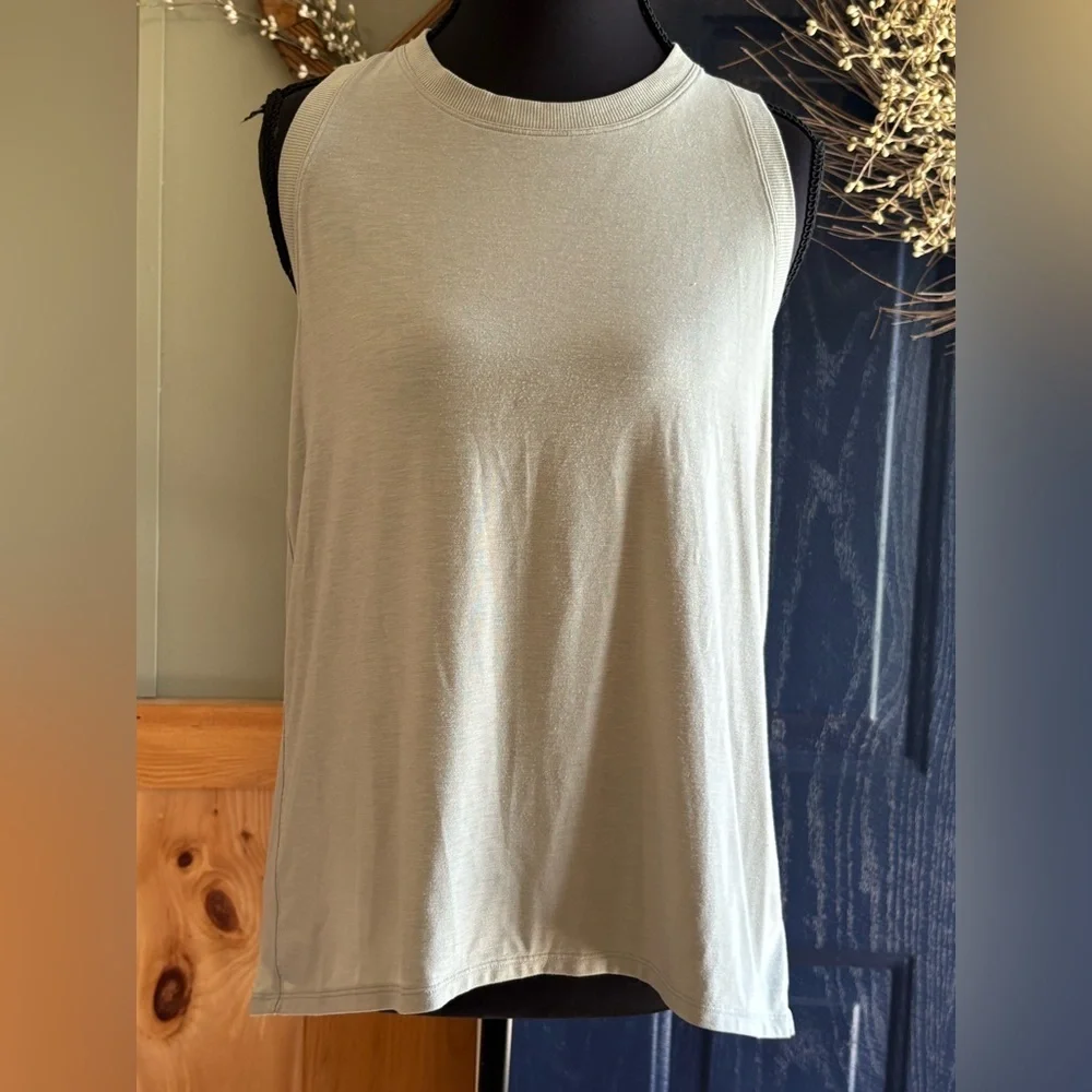 Athleta Tank Top size Small athletic wear comfortable fit